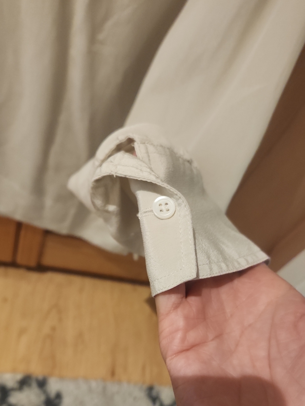 Everlane Silk Blouse Shirt Long Sleeve Size 2 Beige - Picture 8 of 8